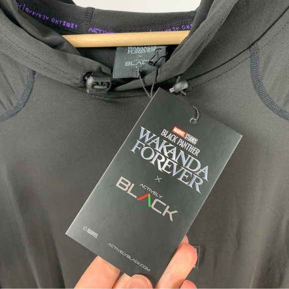 NWT Marvel Wakanda Forever x Actively Black Workout Top Hoodie Large L - Picture 7 of 10